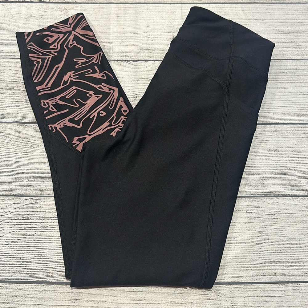Women’s Under Armour HeatGear compression leggins size M